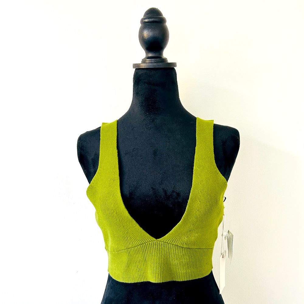 Good American 
Plunging neckline 
Olive green
Crop top